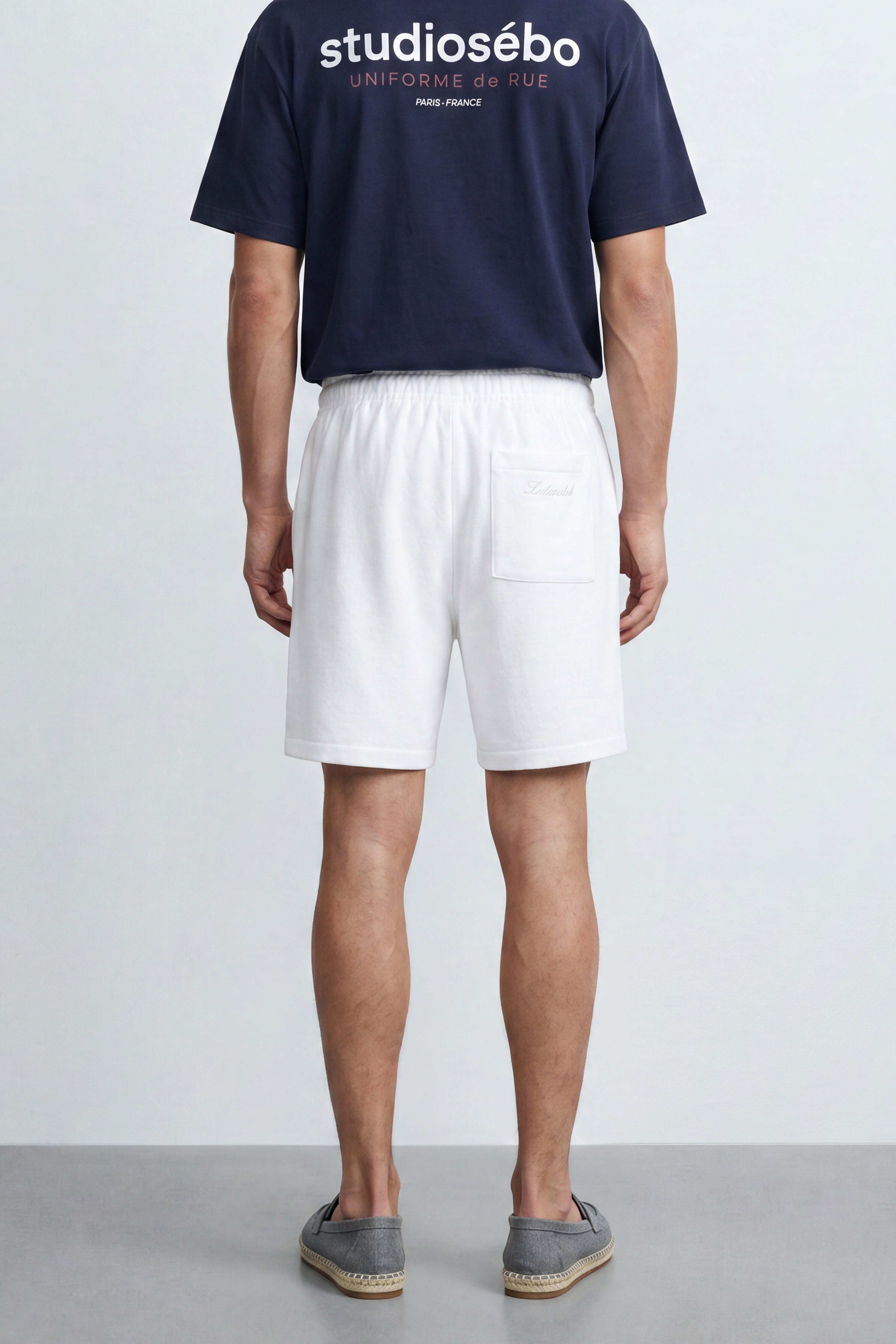 Relaxed Linen Bermuda.