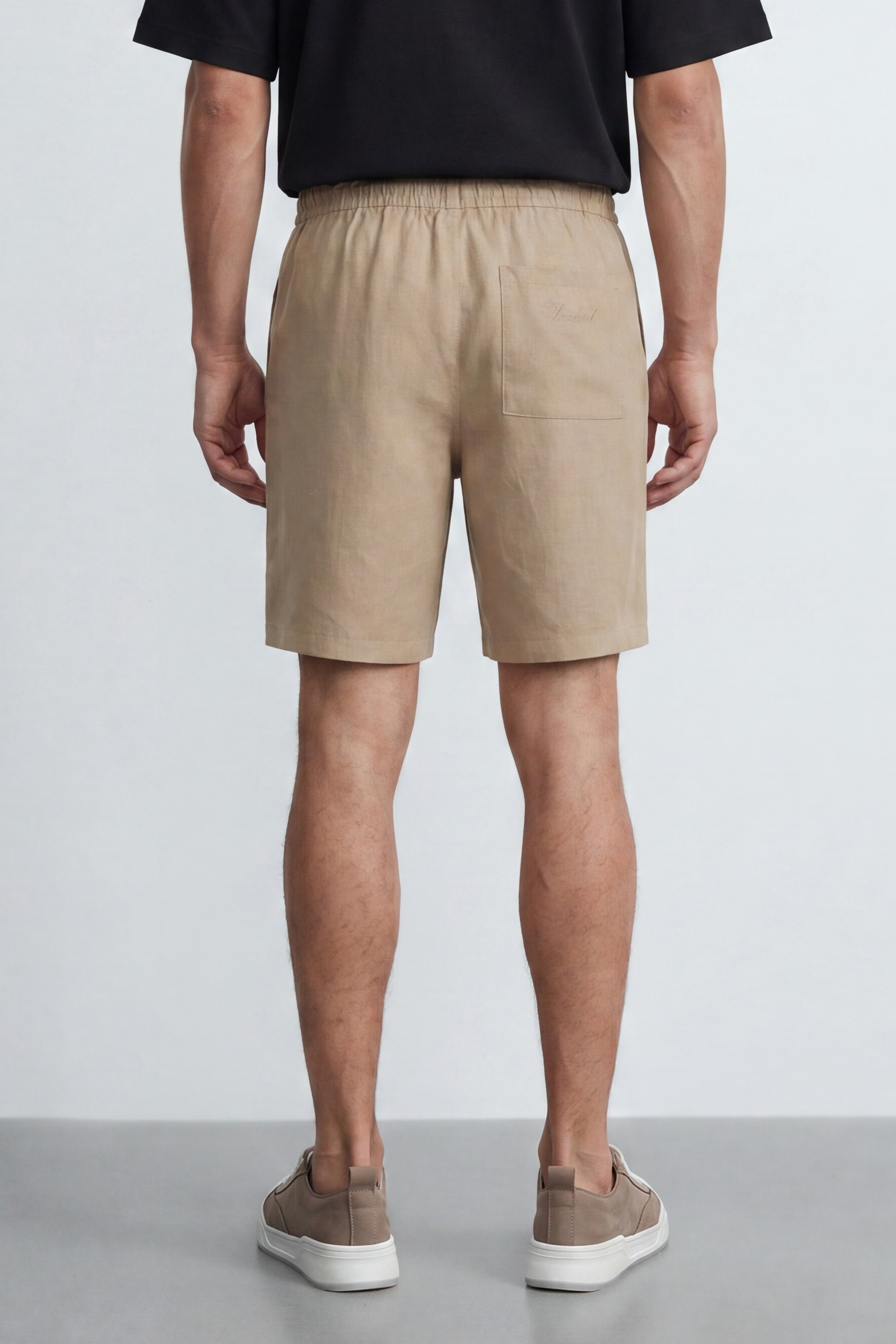 Relaxed Linen Bermuda.
