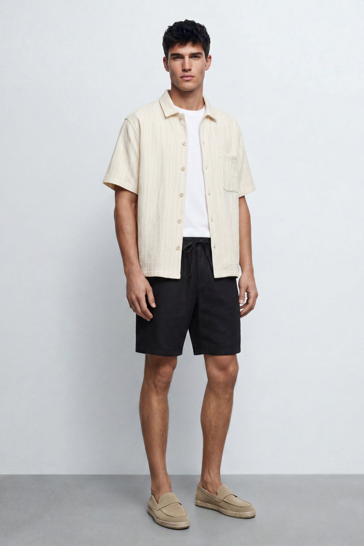 Relaxed Linen Bermuda.