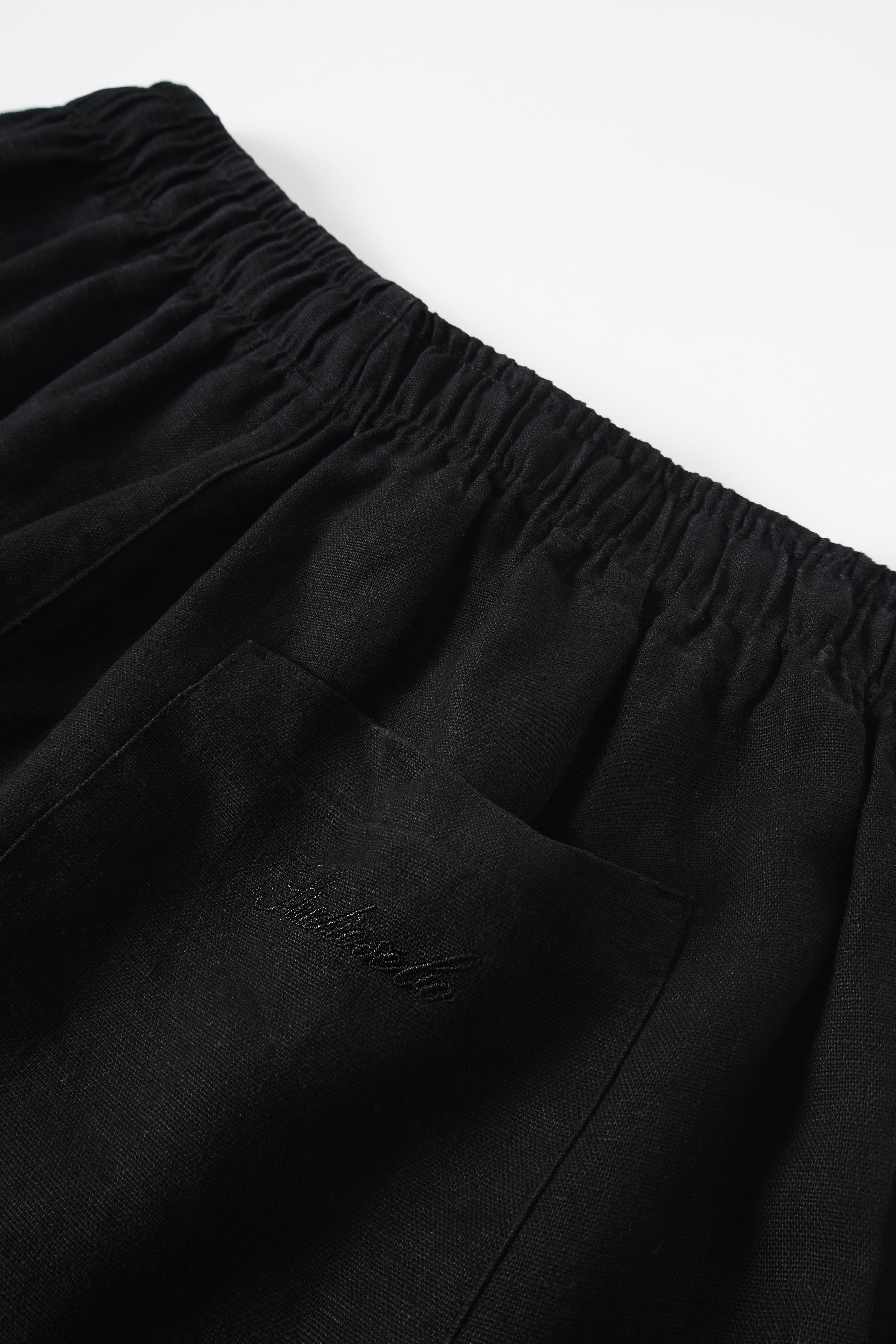Relaxed Linen Bermuda.