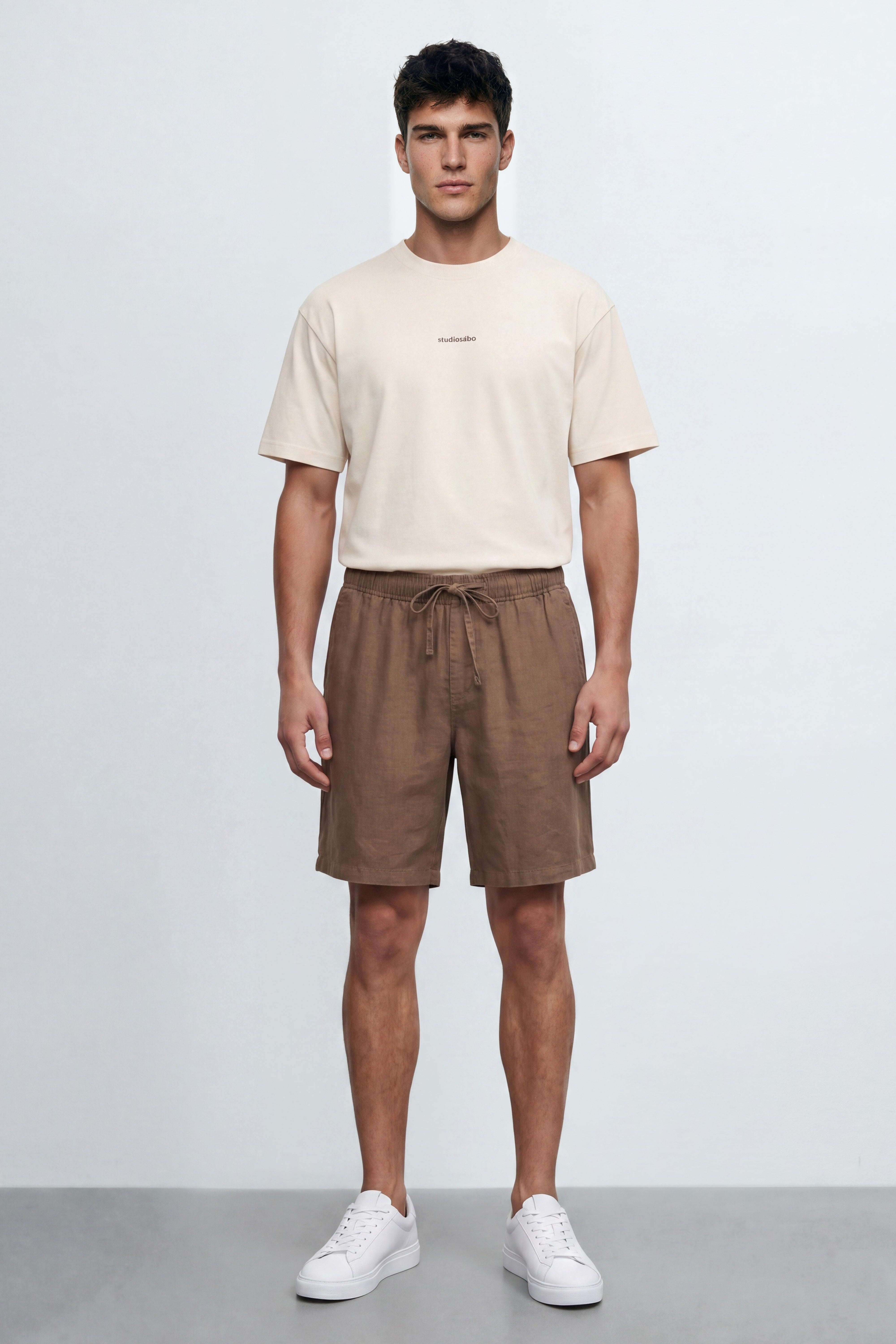 Relaxed Linen Bermuda.