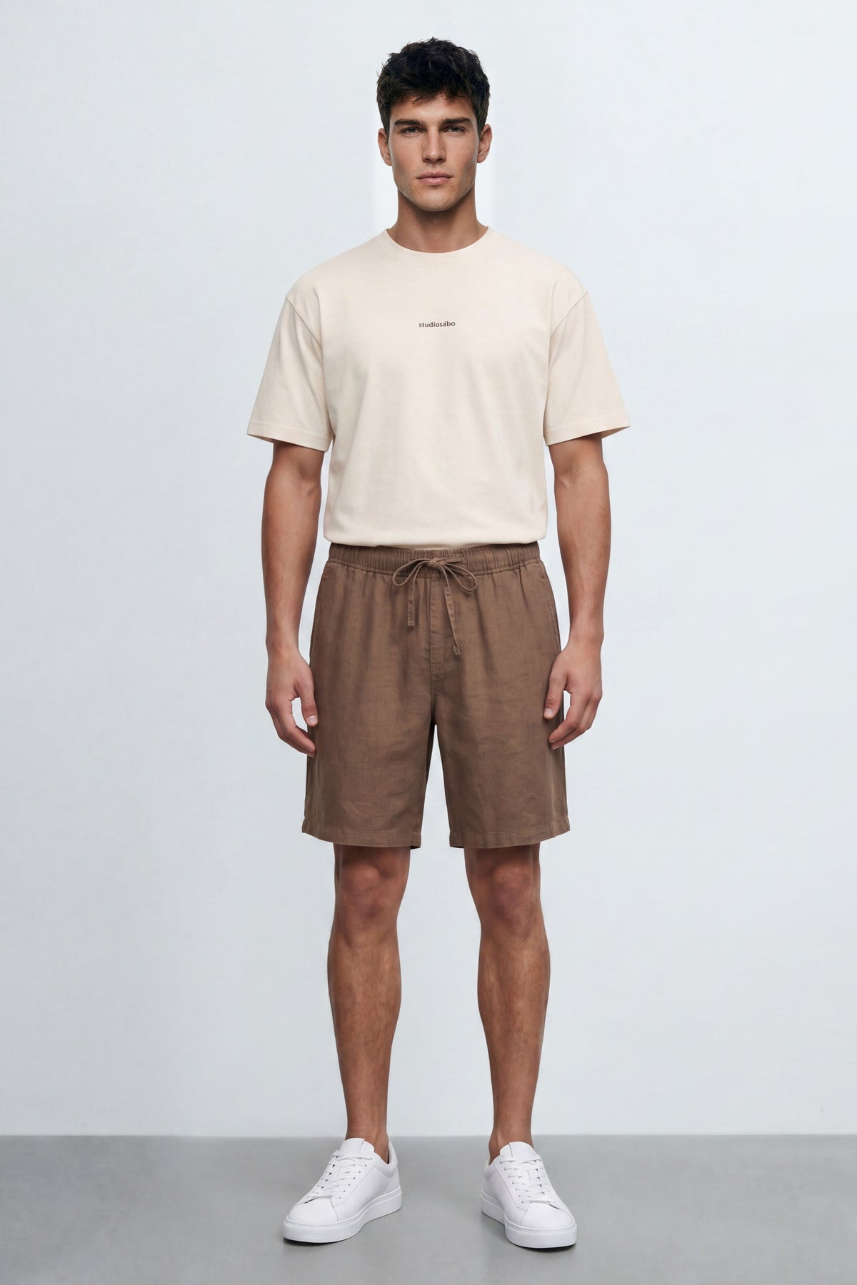 Relaxed Linen Bermuda.