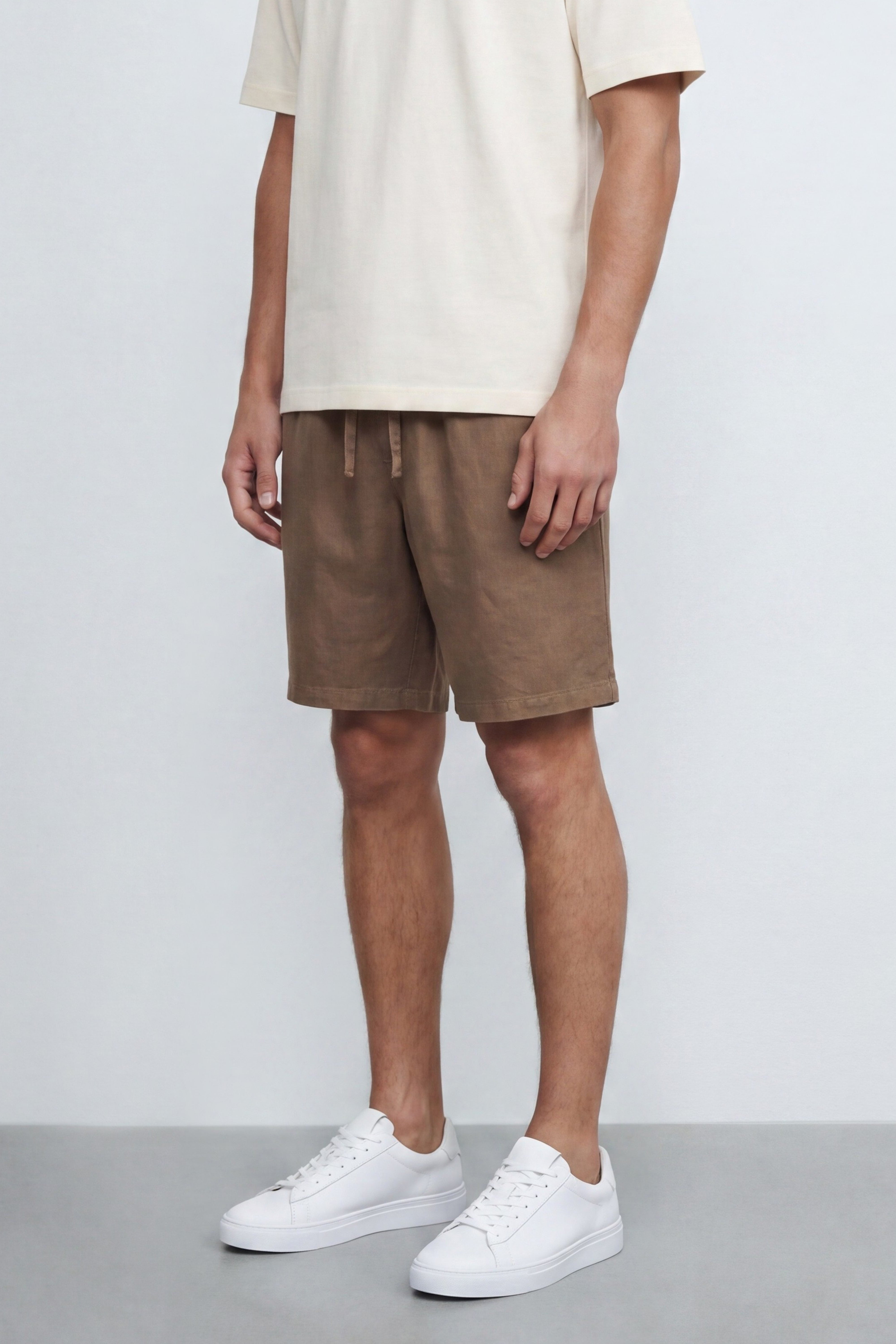 Relaxed Linen Bermuda.
