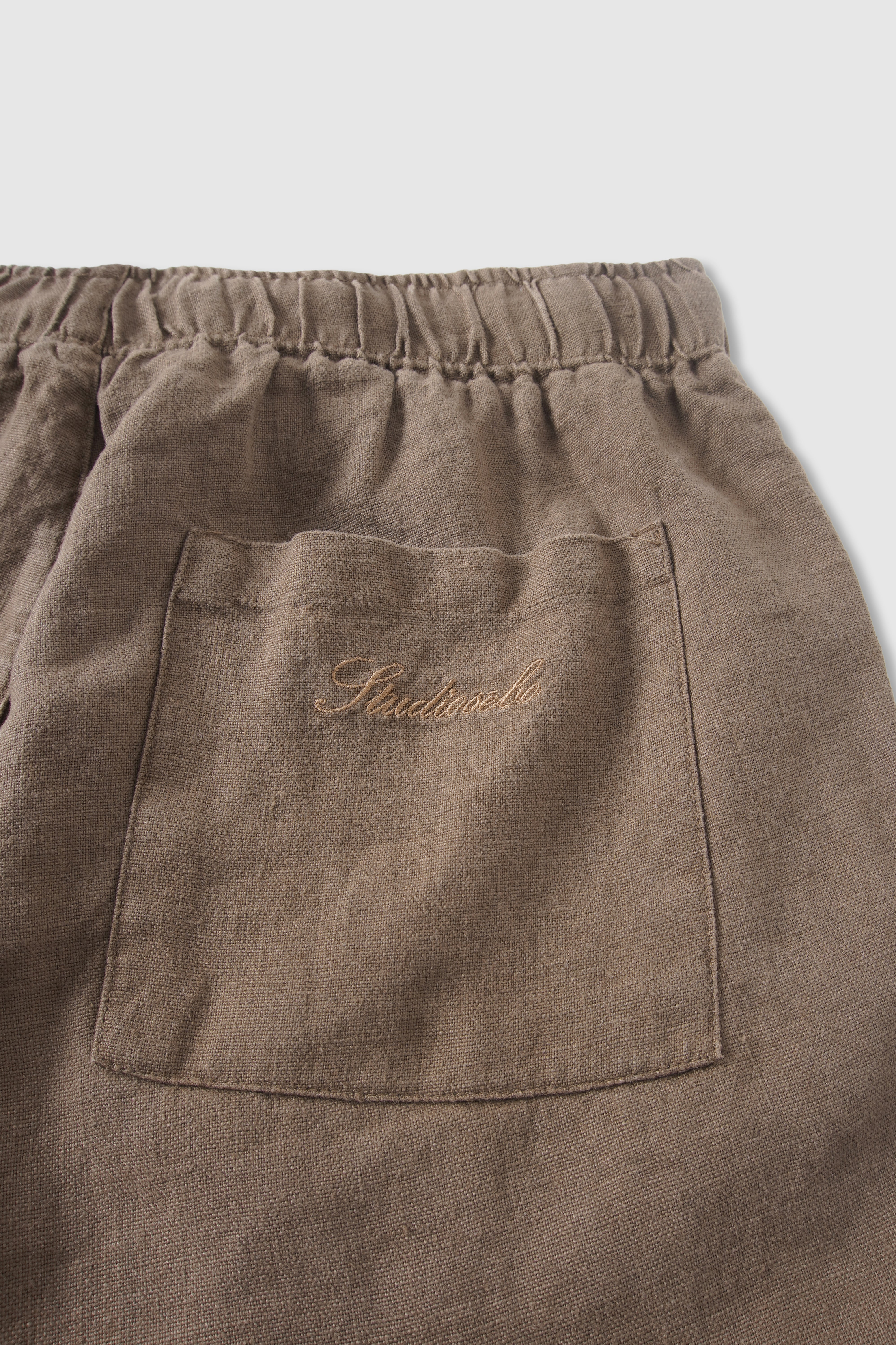 Relaxed Linen Bermuda.