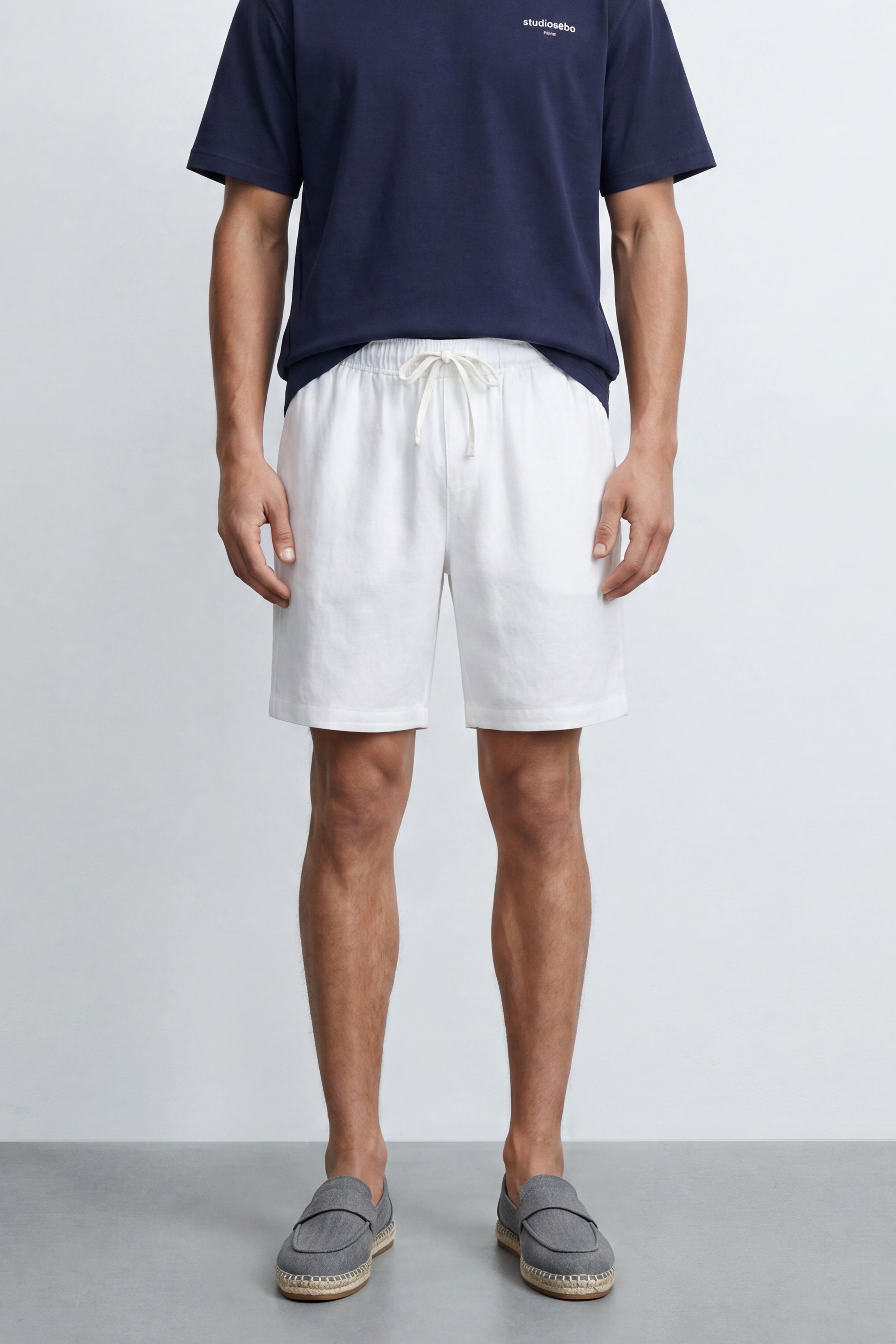 Relaxed Linen Bermuda.