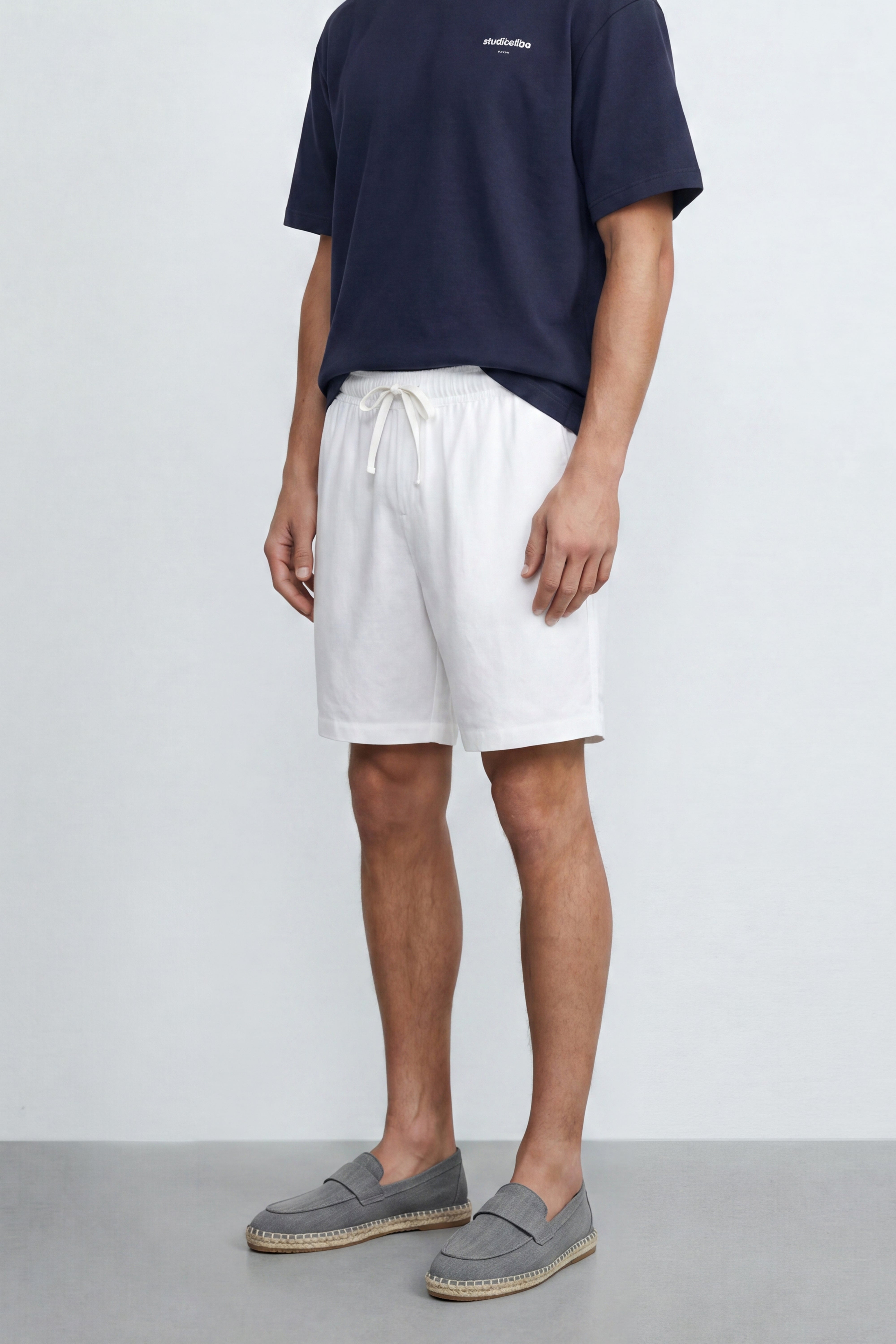 Relaxed Linen Bermuda.