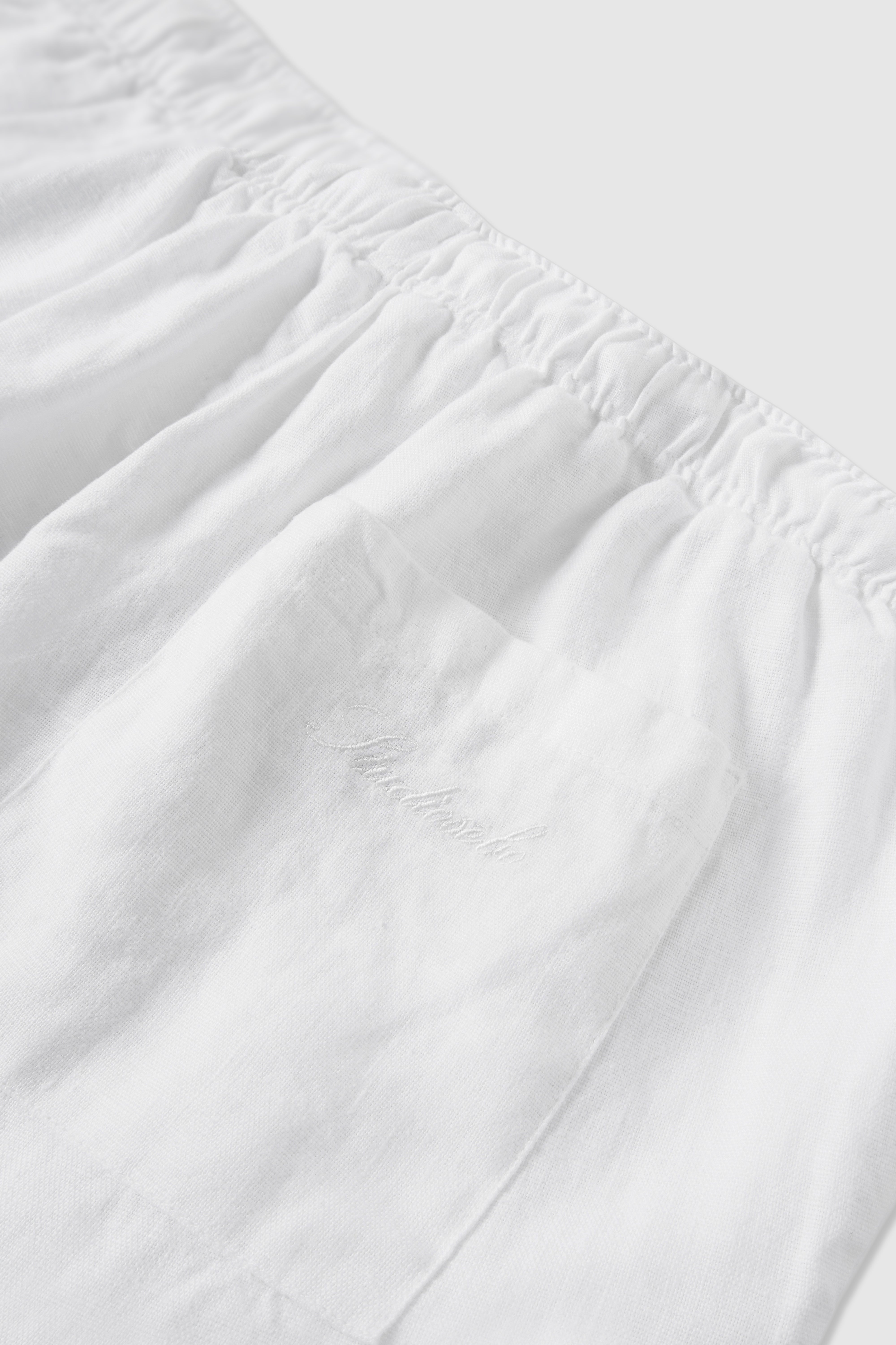 Relaxed Linen Bermuda.