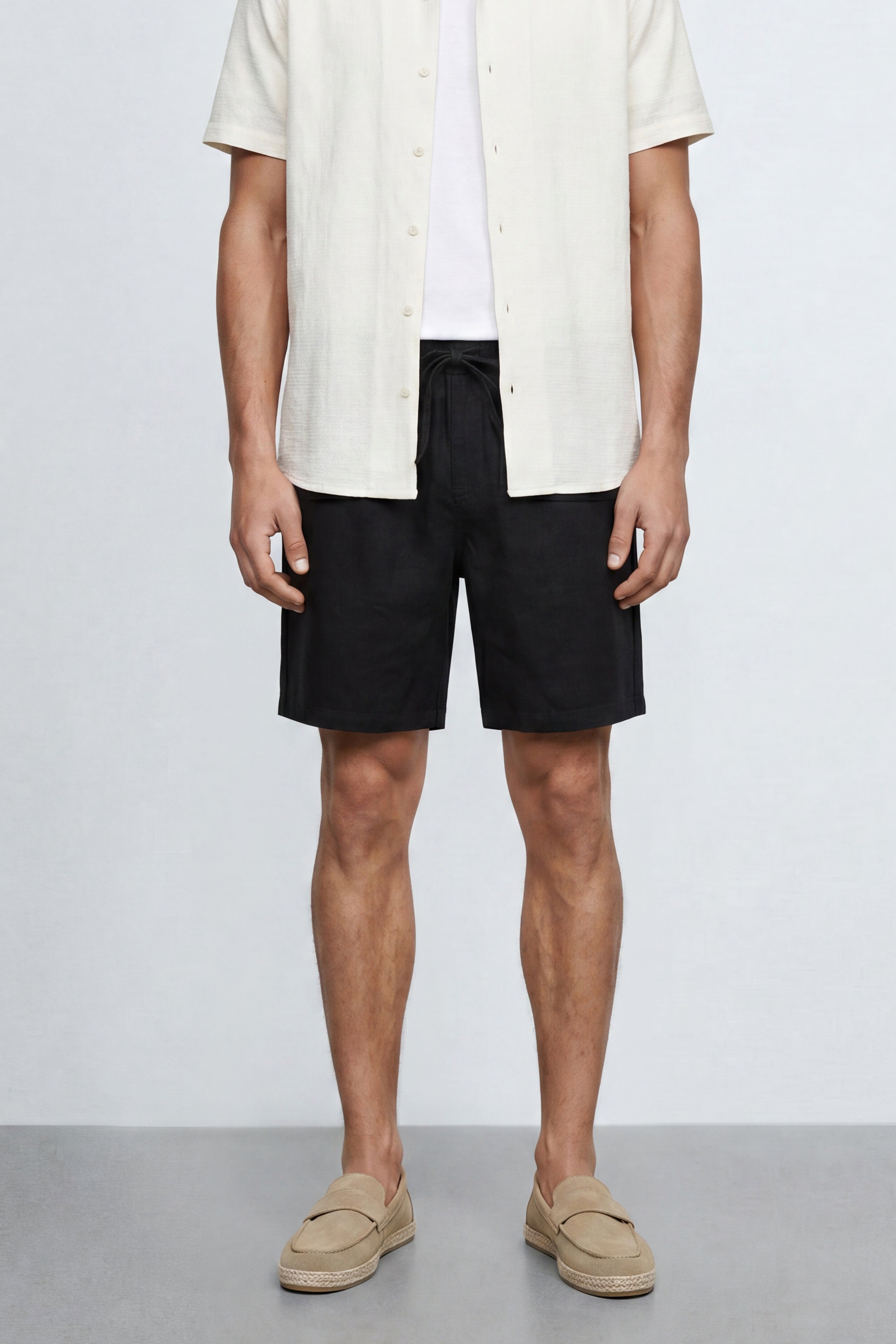Relaxed Linen Bermuda.