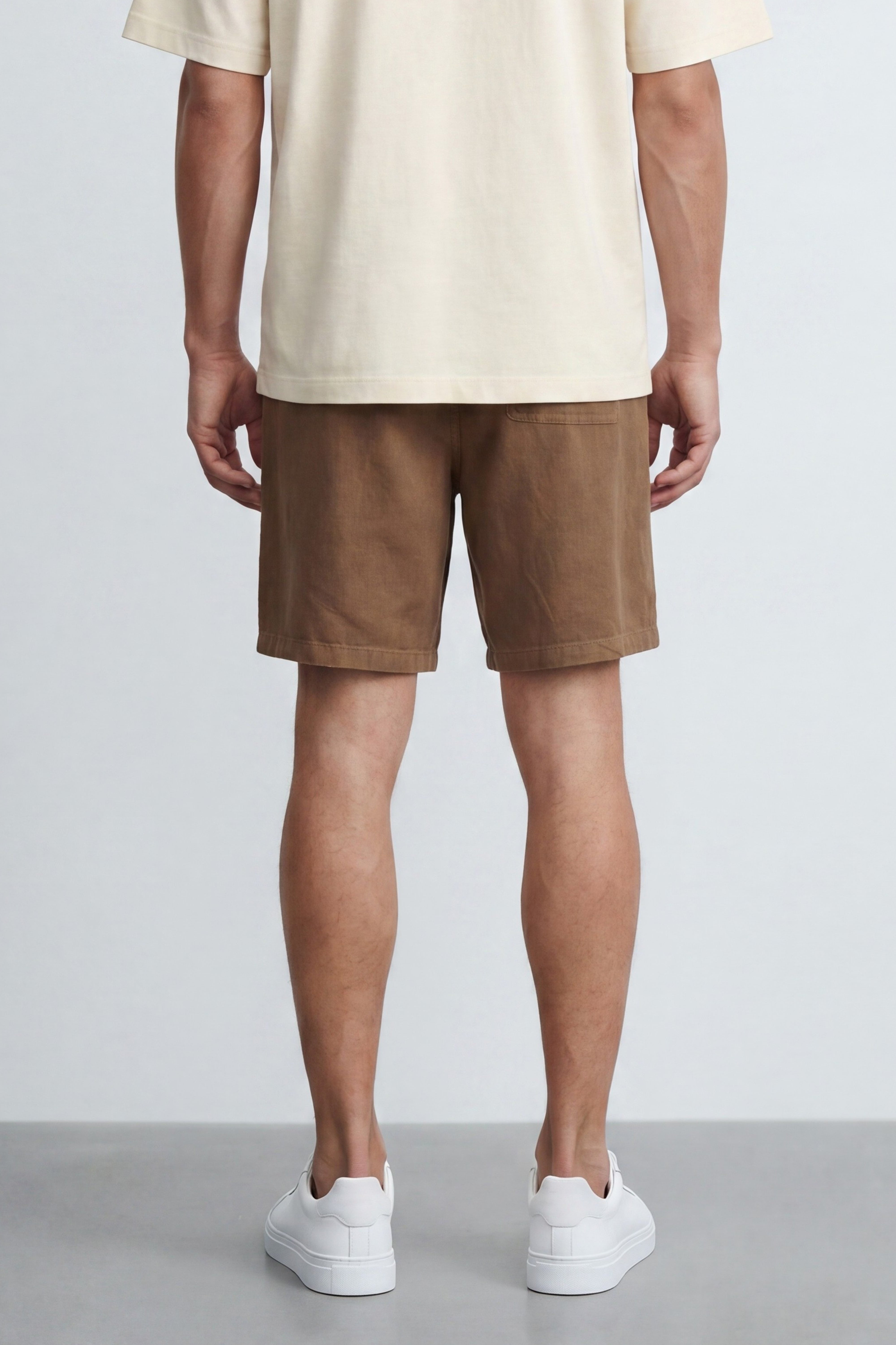 Relaxed Linen Bermuda.
