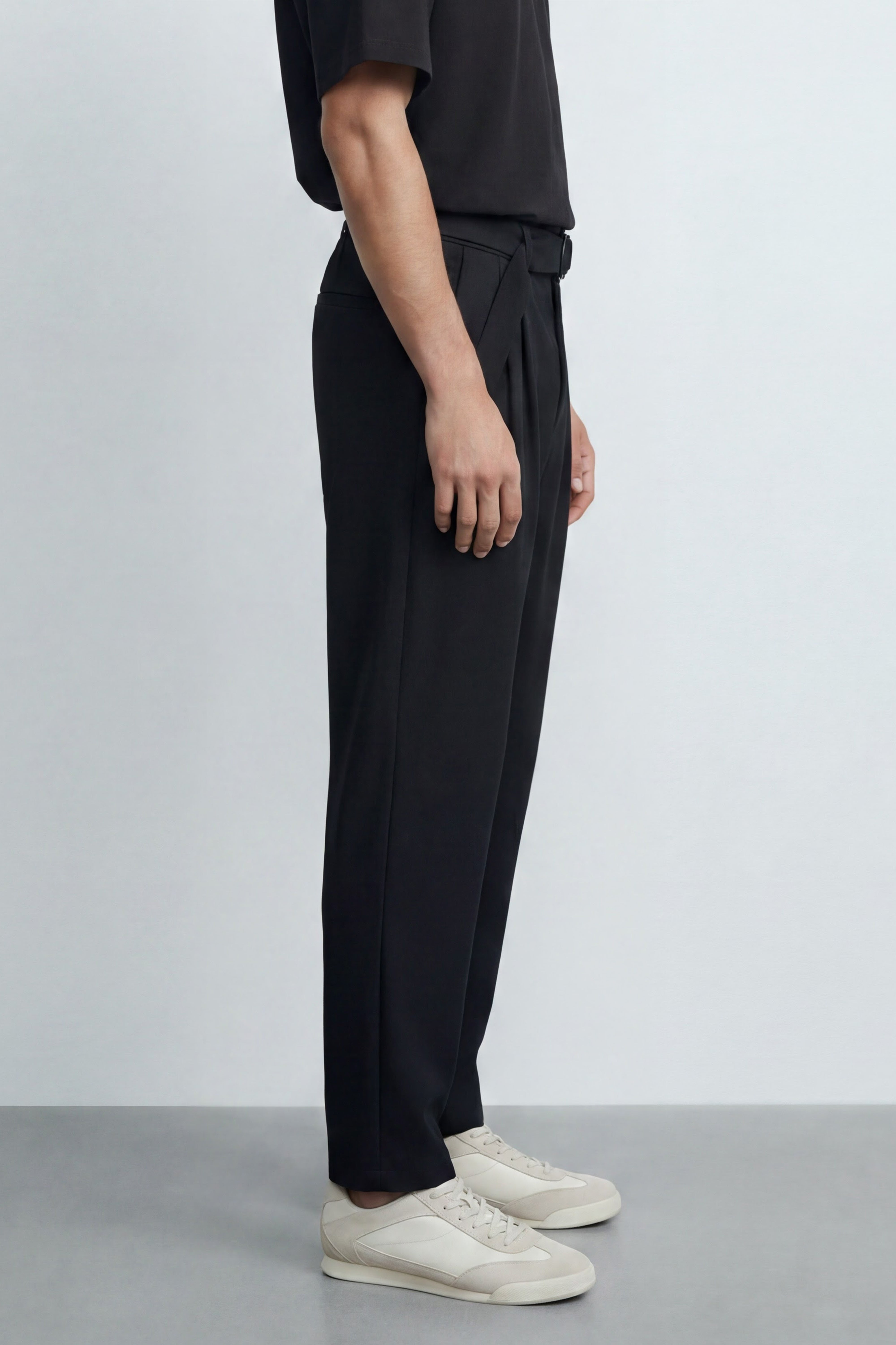 Carrot Fit Trousers